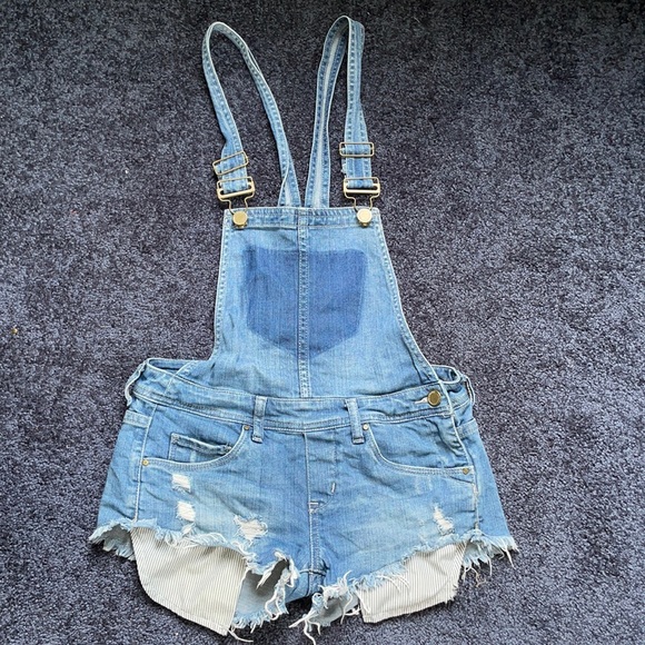 BlankNYC overalls size 24 short shorts stripe